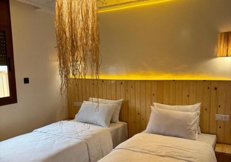 – Good Wi-Fi – Coworking Space – Rooftop with Sea View – Fresh & Local Breakfast – Surf – Yoga (1280 x 900 px) (2)